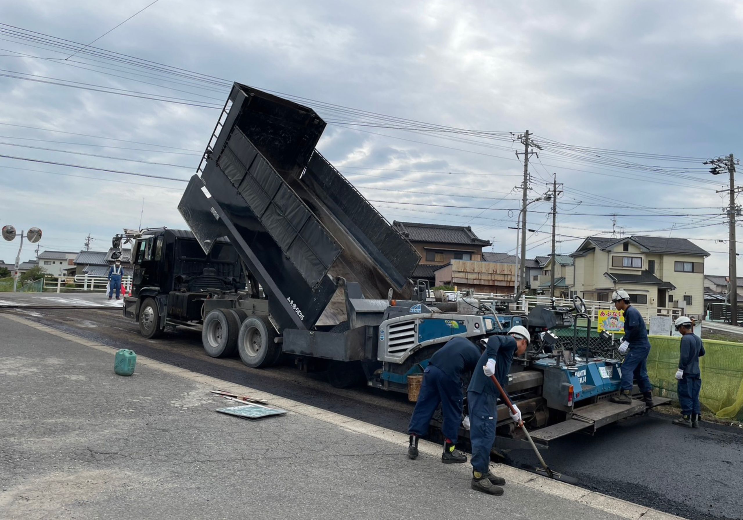 三重県 四日市市 舗装工事 道路工事 土木工事 外構工事 駐車場工事 アスファルト舗装 コンクリート舗装 ブロック舗装 路盤築造工事 水道設備 石工